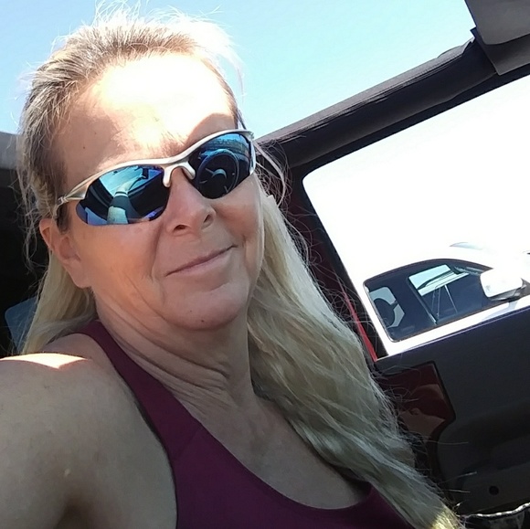 Meet your Posher, Julie - Picture 2 of 2